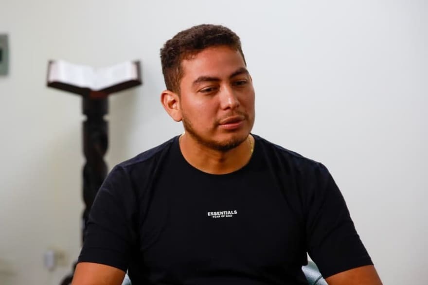 Hombre sin trabajo halló siete mil dólares y su gesto le valió el aplauso de todos