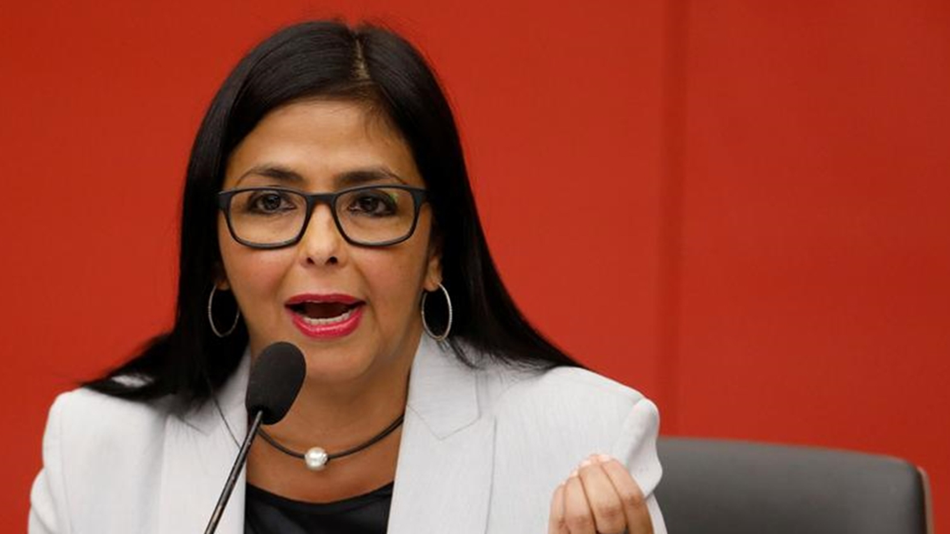 La nueva amenaza que lanzó Delcy Rodríguez contra EEUU luego de alistarse a la milicia chavista