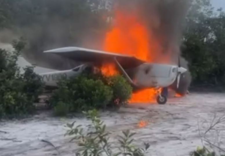 Fanb incineró presunta narcoavioneta en la frontera colombo-venezolana (Videos)