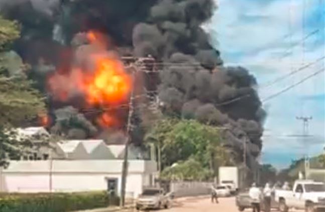 Incendio de gran magnitud se registró en una planta procesadora de químicos en Carabobo (VIDEOS)