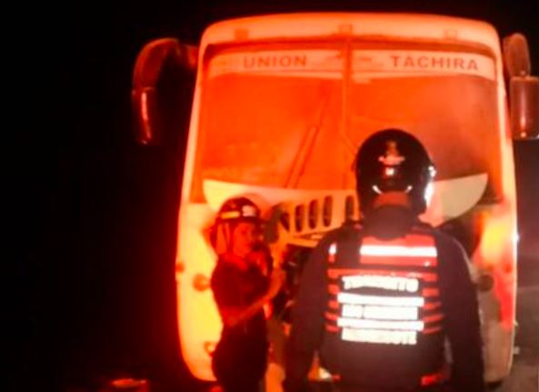 Mujer sufrió trágica muerte durante incendio de un autobús en autopista de Yaracuy
