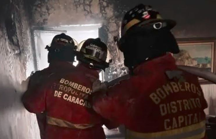 Incendio en apartamento del 23 de Enero en Caracas dejó seis afectados, incluidos tres niños