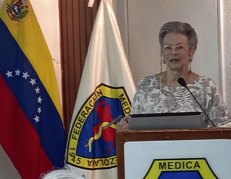 Académicos plantean actualizar el Código de Deontología Médica