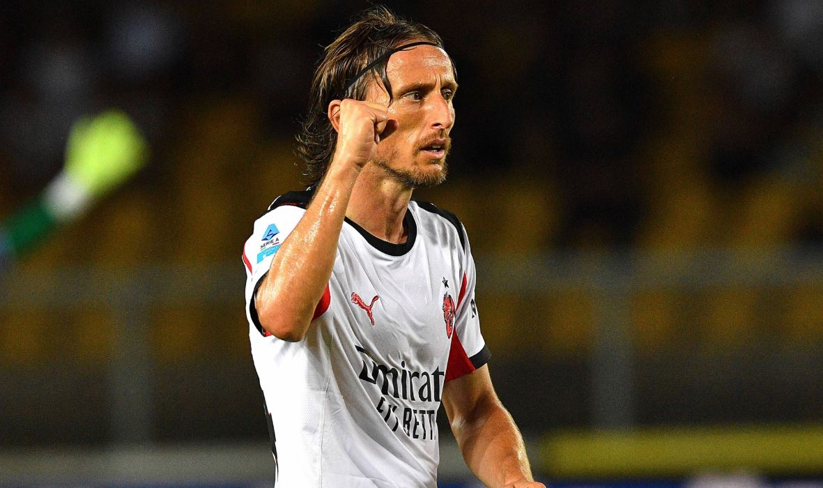 Milan consiguió su primer triunfo de la temporada con Modric como figura