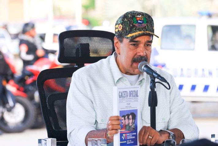 Maduro condecoró a funcionarios del Sebin, su brazo represor acusado de violaciones de DDHH (VIDEOS)