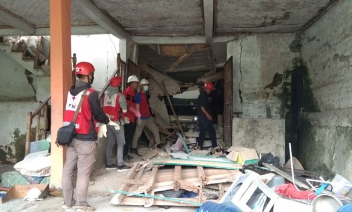 Una persona fallece y 40 resultan heridas tras el terremoto de 5,8 en Indonesia