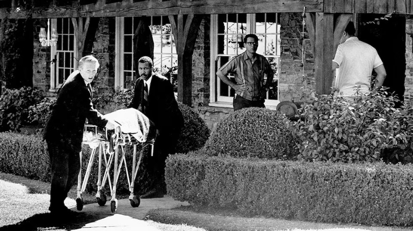 Los crímenes brutales de “la familia Manson”: siete muertos a puñaladas, paredes pintadas con sangre y un enigma sin respuesta