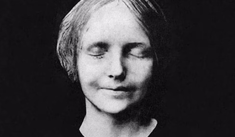 “La Desconocida del Sena”: el misterio de un cadáver anónimo y sonriente que salvó millones de vidas