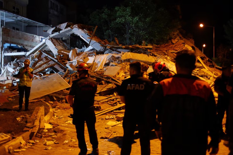 Al menos un muerto y seis heridos por terremoto que sacude el noroeste de Turquía