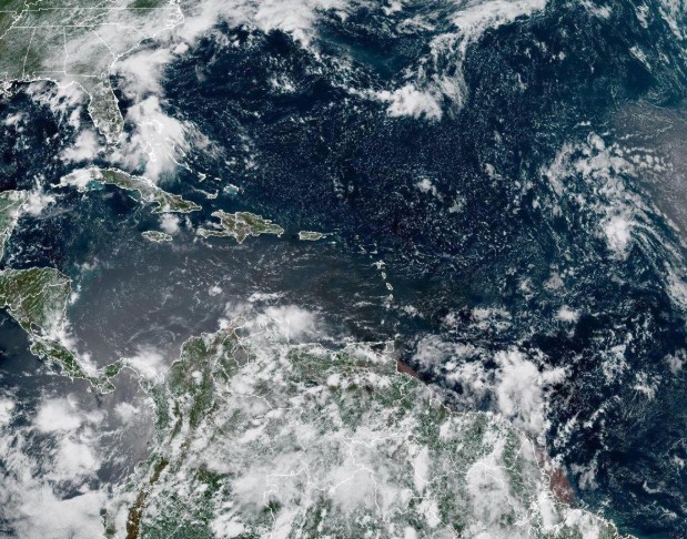 Puerto Rico se prepara para tormenta Erin ante pronóstico de fuertes marejadas y lluvias