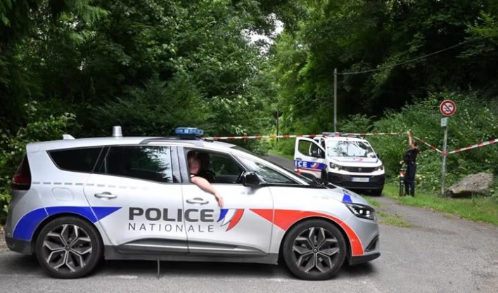 Detenido un joven sospechoso de degollar y eviscerar a un hombre cerca de Amiens, Francia