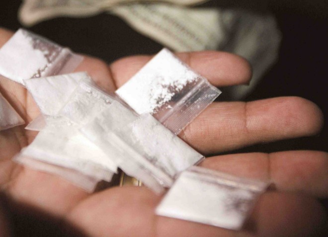 Policía detiene en el aeropuerto de Lisboa a una mujer con un millón de dosis de heroína