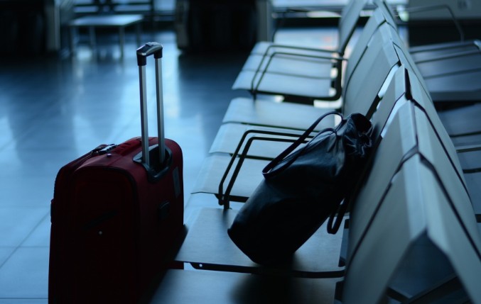 Detienen a una mujer en Nueva Zelanda por llevar a una niña de dos años en una maleta