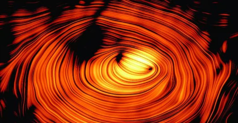 Astrónomos captaron “El ojo de Saurón” cósmico, que dispara partículas atómicas a la Tierra