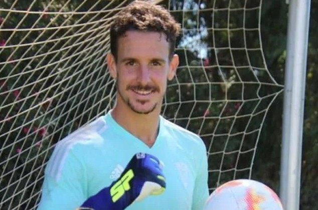 El portero Alberto Lejárraga se casa con su novio: la primera boda gay del fútbol español