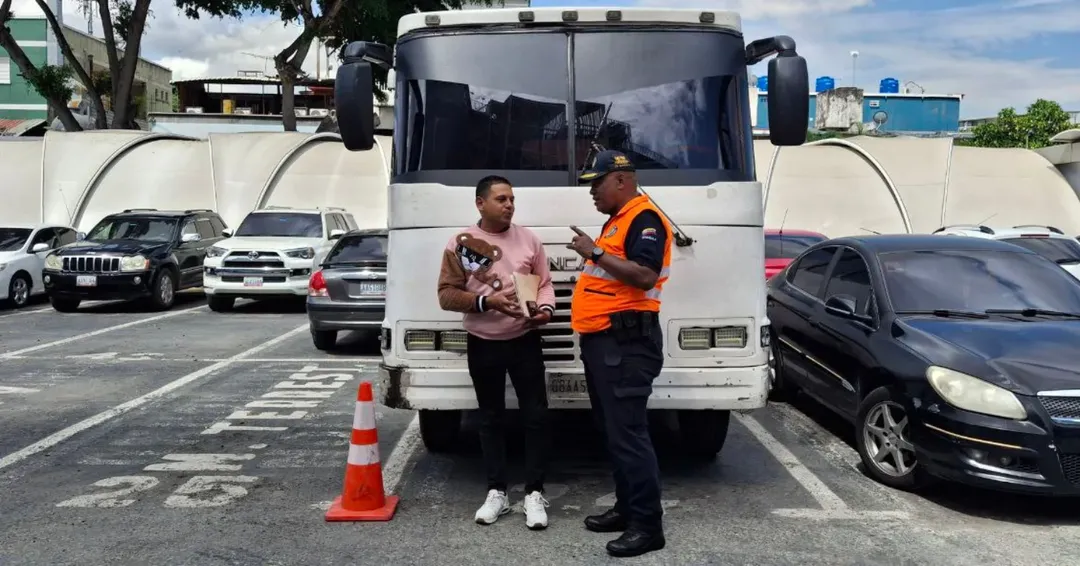 Chofer de encava quiso ser "Vin Diesel" en la autopista… y terminó sancionado por el Intt