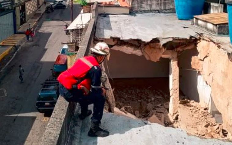 Susto en Caracas: Desalojaron personas y comercios tras falla estructural en vivienda de La Candelaria