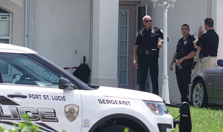 Conmoción en Florida: asesinó a sus padres con un martillo y escondió los cuerpos por insólito motivo