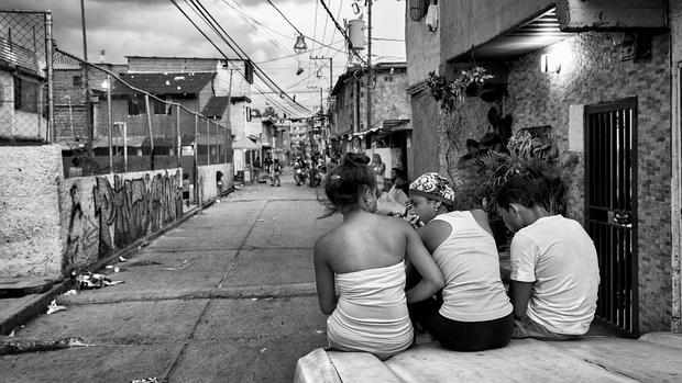 ¿Qué obstáculos enfrentan las jóvenes caraqueñas para superarse?