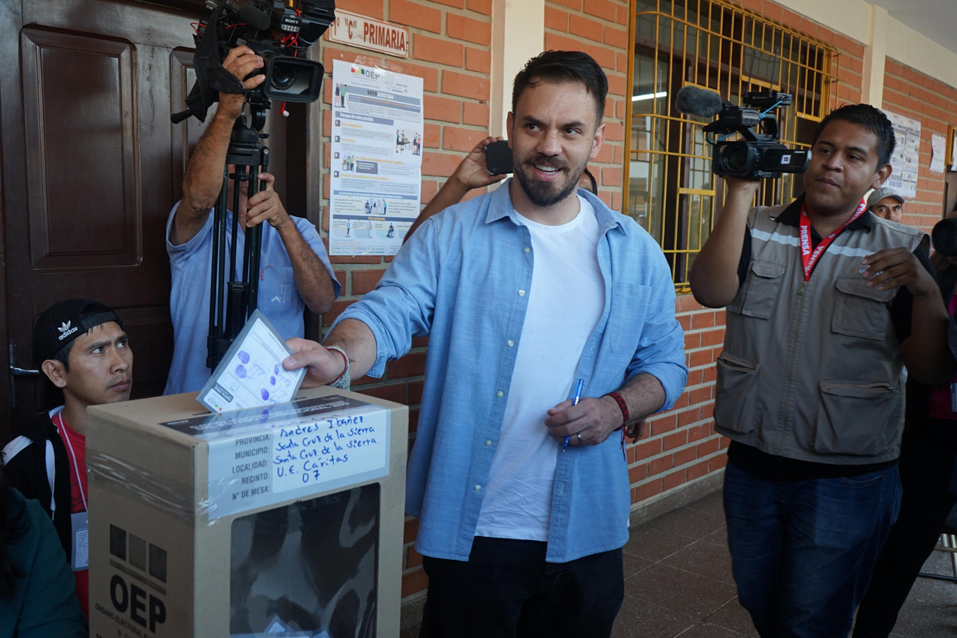 VIDEO: el candidato presidencial del MAS votó entre abucheos de los bolivianos