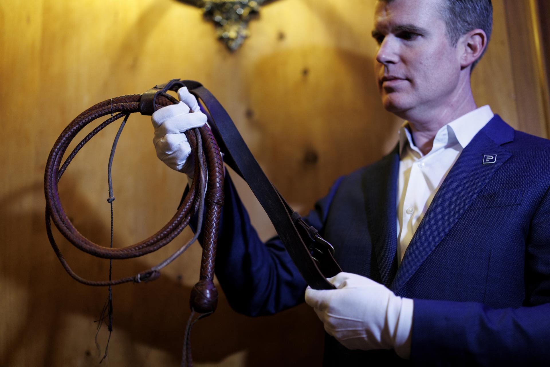 Subastarán más de mil reliquias del cine: desde la varita de Harry Potter hasta el látigo de Indiana Jones