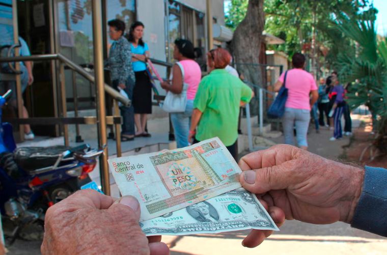 Un cubano requiere de tres salarios medios para cubrir la canasta básica, según estudio independiente
