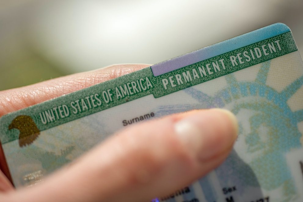 Autoridades de EEUU podrán deportar a los migrantes que busquen la green card por vía familiar