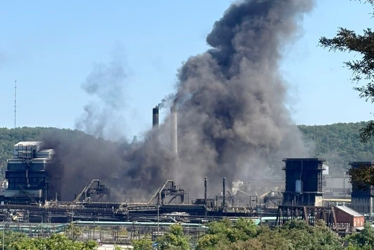 Explosión en una planta industrial de Pensilvania dejó a trabajadores atrapados bajo los escombros