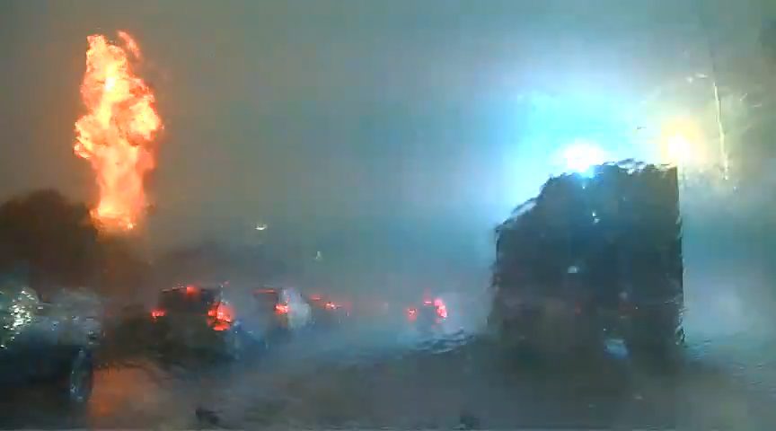 VIDEO: Rayo impactó en un poste eléctrico en autopista de Carolina del Sur y cegó a conductores