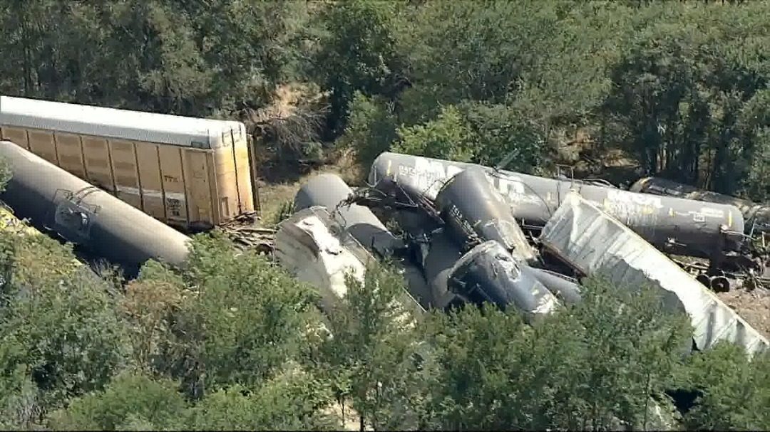 Alarma en Texas: Equipos de emergencia acuden a Palo Pinto tras descarrilamiento de tren (VIDEO)