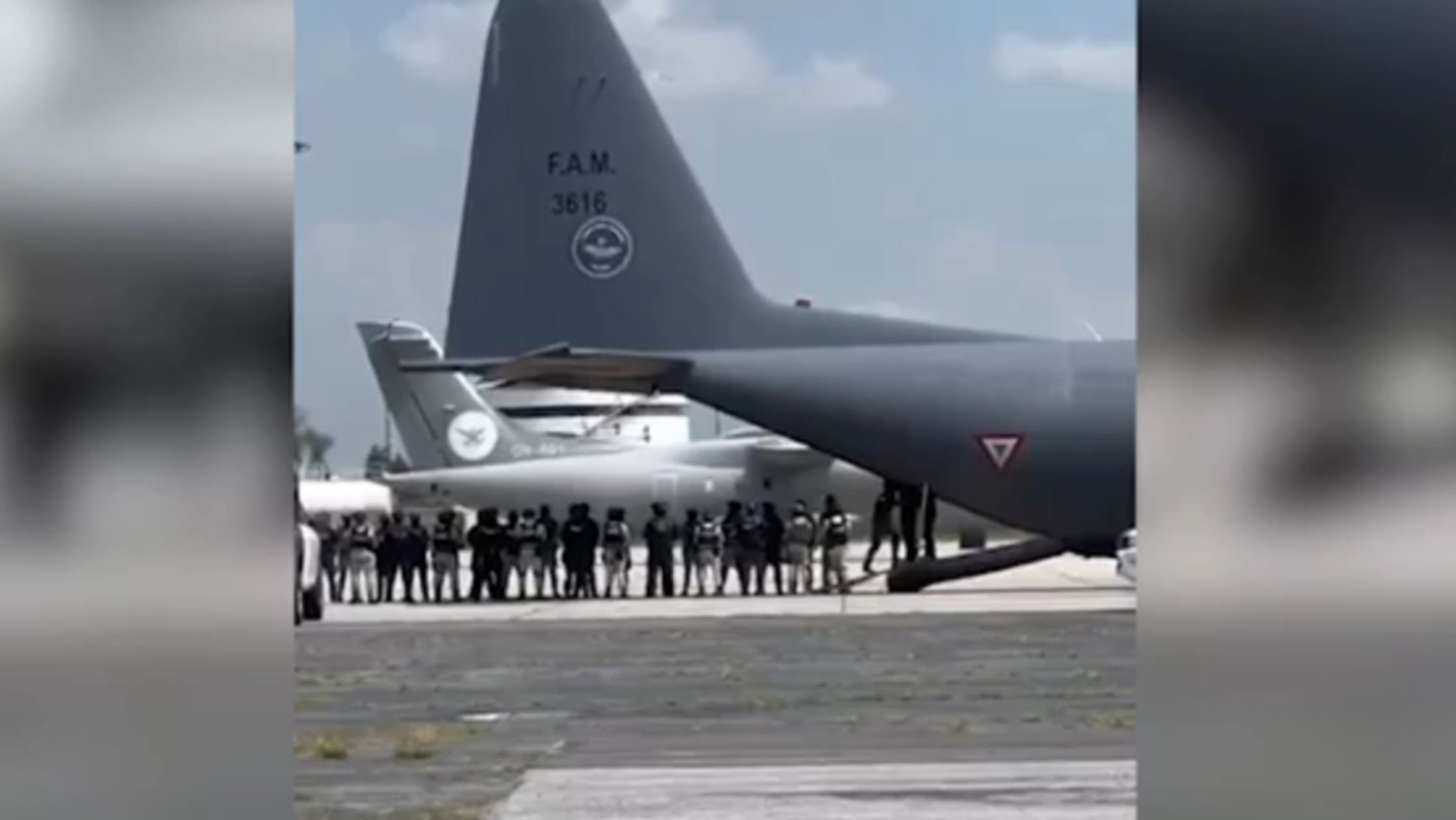 Quiénes son los 26 miembros de grupos criminales que fueron entregados por México a EEUU