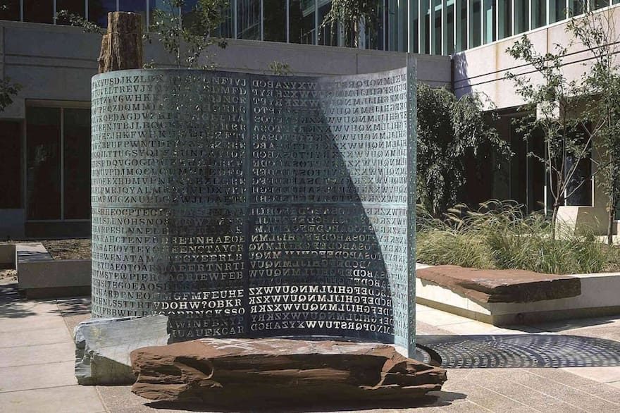 El misterio que encierra la escultura más famosa de la CIA pronto podría salir a la luz