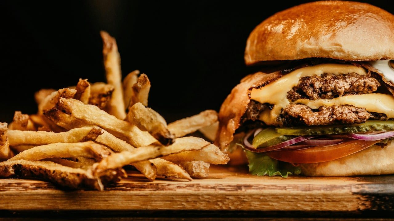 Histórico aumento en el precio de la carne: las hamburguesas nunca volverán a costar lo mismo en EEUU