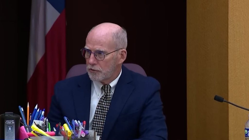 Juez de Georgia cometió un terrible error al leer el veredicto de un acusado (VIDEO)