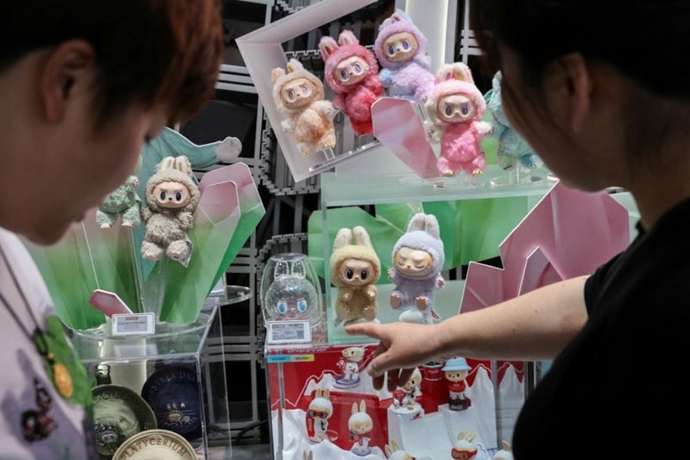 Autoridades de EEUU alertan sobre peligro de asfixia por muñecos "Lafufu", imitaciones de los Labubu