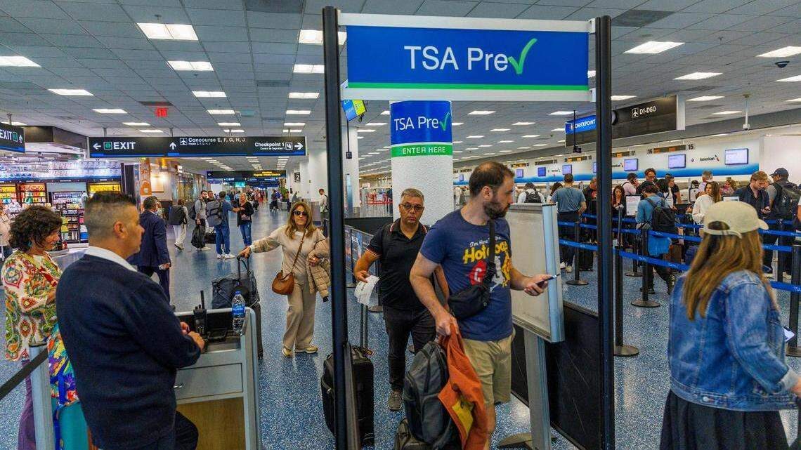 Vuelos en EEUU: La TSA explica por qué aún podrían revisar los zapatos de los pasajeros