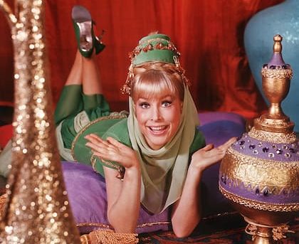Barbara Eden, la legendaria estrella de Mi bella genio, cumplió 94 años y así luce