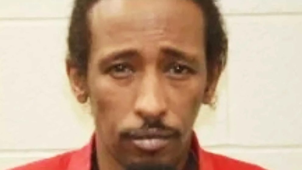 Las piernas en descomposición de una mujer emergían de una maleta en carretera de Misuri