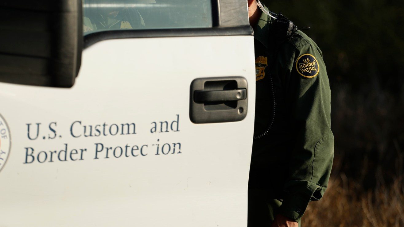 Aumentará presencia de CBP en Los Ángeles para más redadas de inmigración