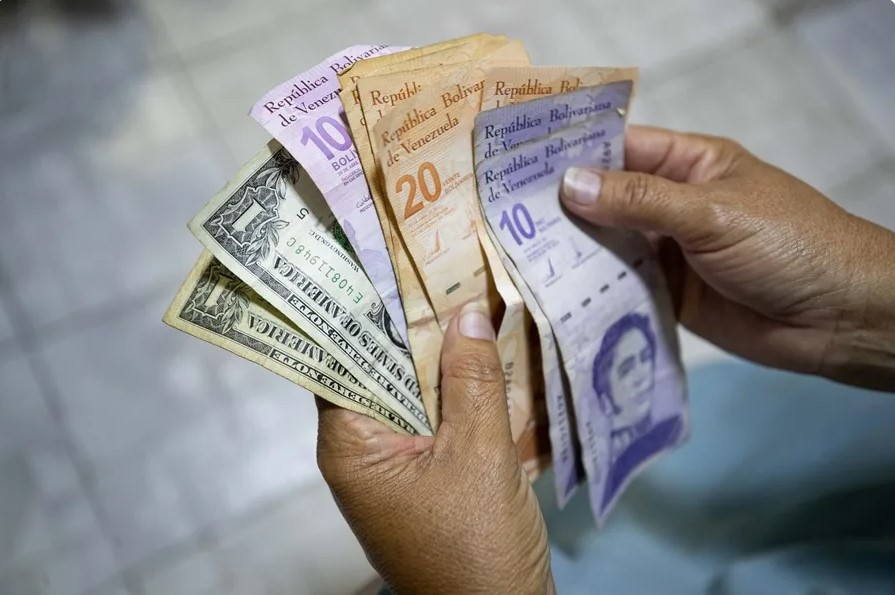 Casi el 100% de las transacciones en supermercados en Venezuela son en bolívares, según Ansa