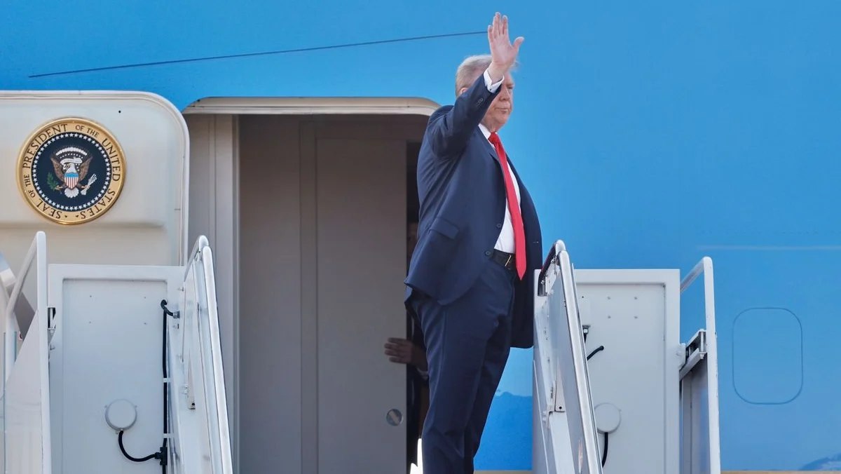 Trump llegó a Alaska para su cumbre con Putin