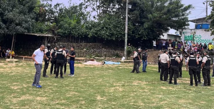 Sicarios irrumpieron en una cancha de fútbol en Ecuador y asesinaron a tres personas durante un partido