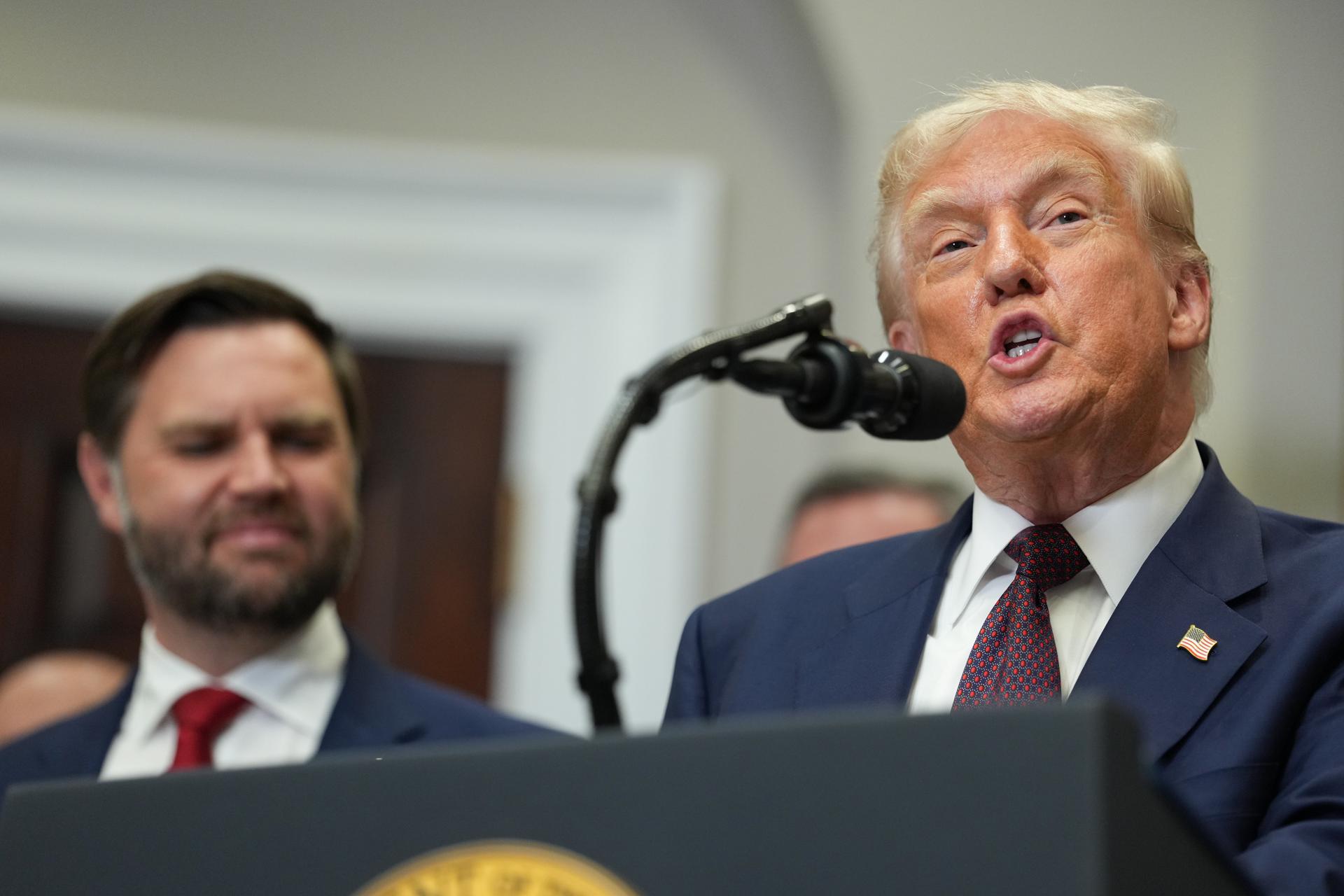 Trump despliega dos submarinos nucleares ante "provocadoras declaraciones" de Medvédev