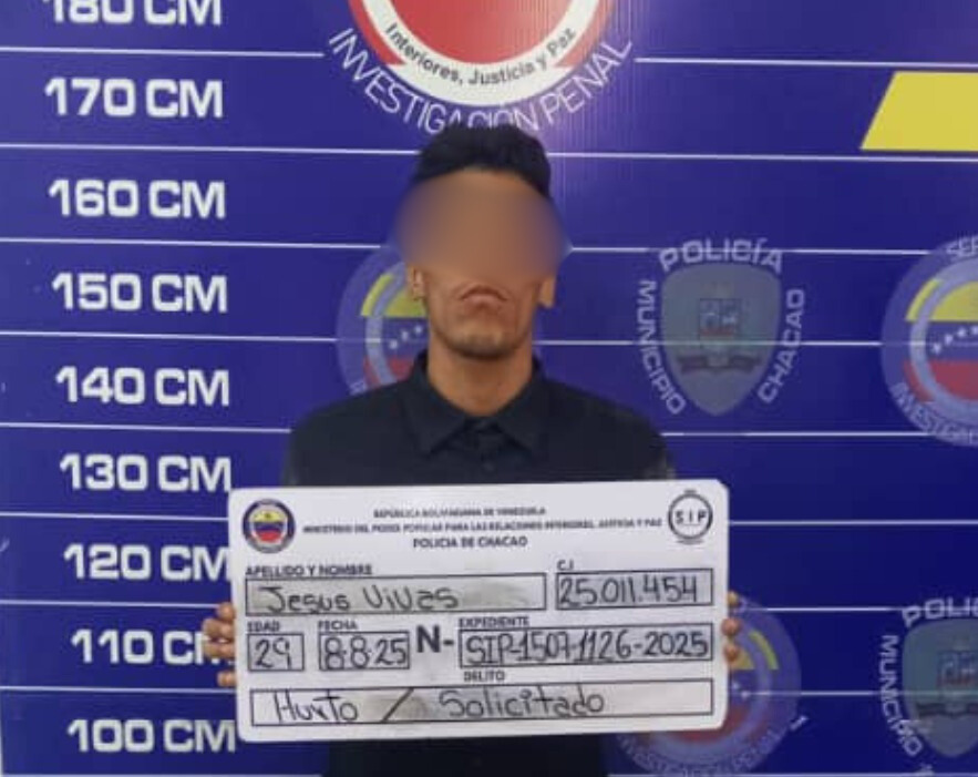 Capturaron en flagrancia a hombre que robaba pertenencias de vehículos estacionados en Chacao