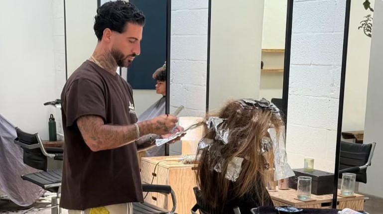 Estilista de celebridades en Florida fue arrestado por intentar atraer a menor para fines sexuales