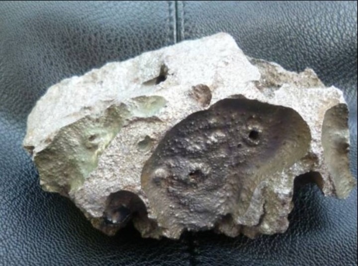 Un meteorito más antiguo que la Tierra se estrelló contra una casa y causó asombro (VIDEO)