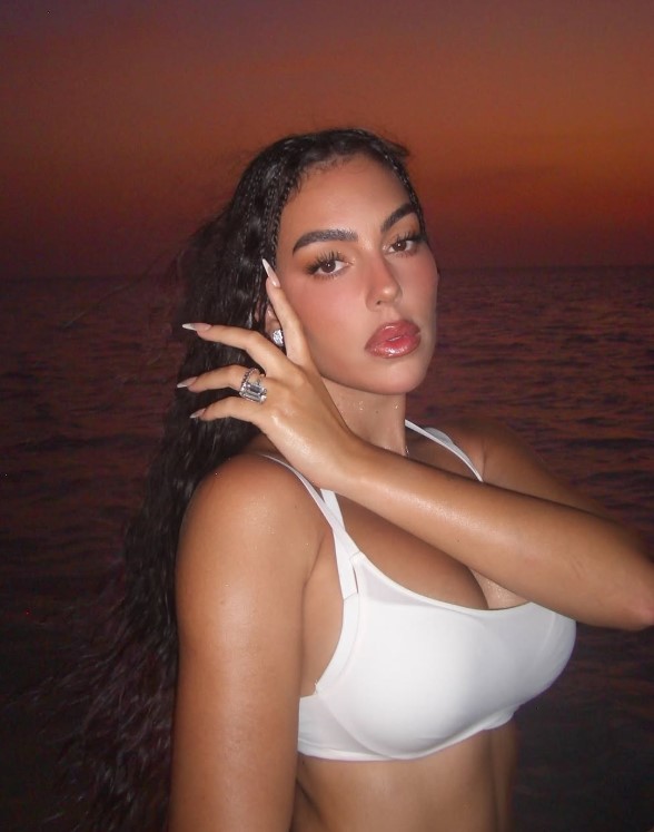 Georgina Rodríguez se moja en el Mar Rojo y enciende las redes con su bikinazo de impacto (FOTOS+DIOOSS)