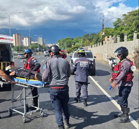 Motorizado arrolló a transeúnte en la autopista Valle-Coche y se dio a la fuga