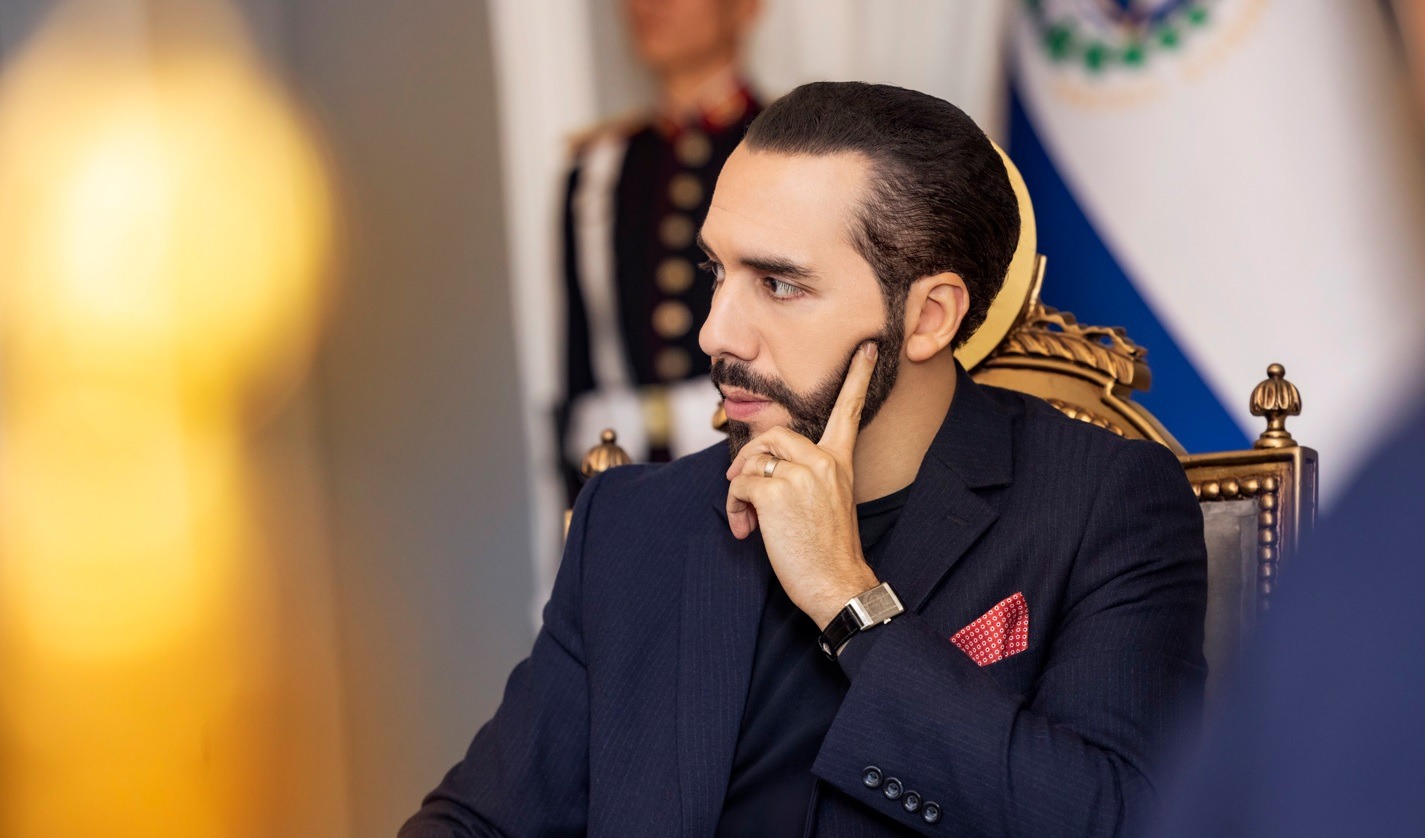 Ni "amigue" ni "compañere": Bukele prohíbe lenguaje inclusivo en colegios de El Salvador