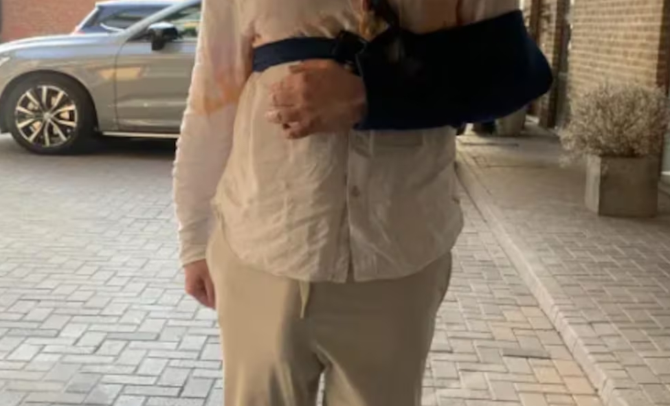 El hombre con el pene más grande del mundo sufrió un curioso accidente en un baño